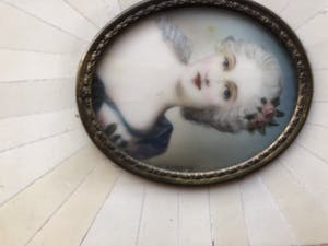 Niet of onleesbaar gesigneerd - Miniatuur schilderijtje M.Rosway van Marquise de Montesso kopen? Bied vanaf 1!