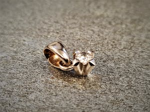 2507- wit-gouden 18 karaats solitairhanger - met briljant - 0.15ct - H/VS kopen? Bied vanaf 90!