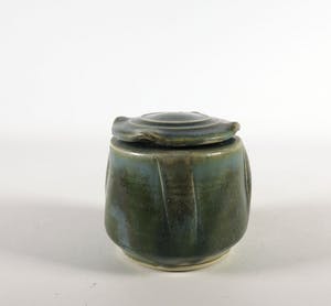Tineke van Gils - Aardewerk, Dekselpot kopen? Bied vanaf 1!