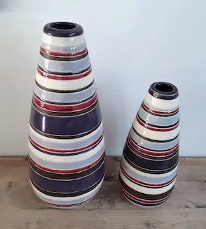 Niet of onleesbaar gesigneerd - Twee unieke vintage design vazen (handwerk). kopen? Bied vanaf 1!