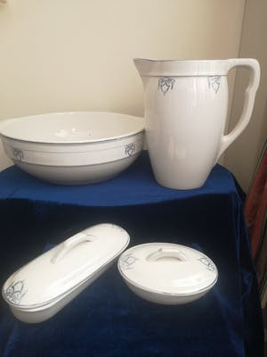 Keramiekfabriek Nimy - Fraai 4 delig Lampetstel, Manifacture Imperiale Royale kopen? Bied vanaf 15!