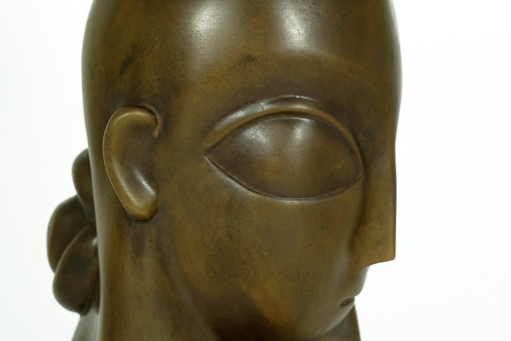 Constantin Brancusi - Bronzen beeld getiteld 'Mademoiselle Pogany II' kopen? Bied vanaf 1900!