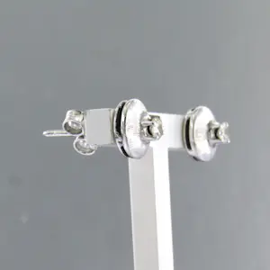 BWG witte oorknoppen bezet met single cut geslepen diamant totaal circa 0.15ct kopen? Bied vanaf 210!