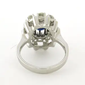 18k witgouden ring bezet met saffier en briljant geslepen diamanten tot. 0.65ct kopen? Bied vanaf 800!