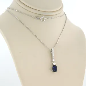 14k gouden collier met een hanger bezet met saffier en briljant geslepen diamant kopen? Bied vanaf 350!