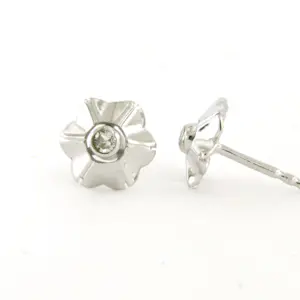 14k wit gouden oorbellen bezet met single geslepen diamanten 0.05ct kopen? Bied vanaf 120!