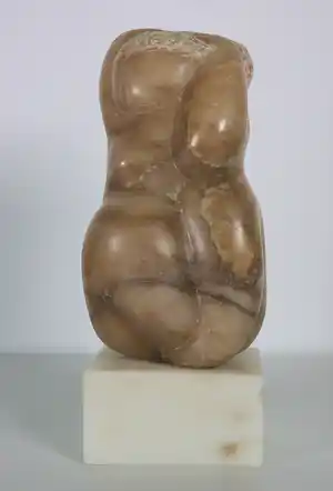Monica van Dael - Sculptuur van natuursteen / albast, Vrouwentorso verkocht voor € 200!