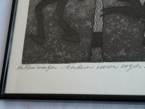 Harry van Kruiningen - Ingelijste ets & aquatint , Kinderen voeren vogels – winter 1979 kopen? Bied vanaf 1!