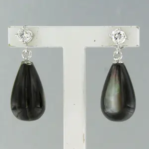 18k witgouden oorhangers met parelmoer en briljant geslepen diamant tot. 0.20ct kopen? Bied vanaf 310!