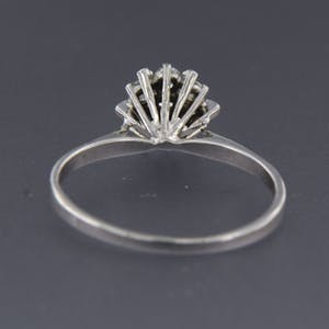 18K Goud - witgouden ring bezet met briljant geslepen diamanten, ringmaat 18 (56) kopen? Bied vanaf 240!
