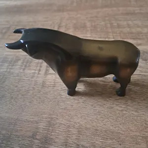 Brons (Onbekend) - abstracte stier, klaar voor de aanval kopen? Bied vanaf 60!