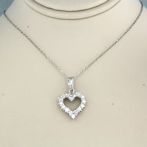 18K Goud - witgouden collier met een hanger bezet met briljant geslepen diamant 0.30 ct. kopen? Bied vanaf 340!