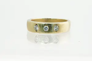 80 - Massieve 14krt geel-goud &  diamanten 3 steens ring ca. 0.15crt briljant kopen? Bied vanaf 300!
