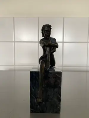 Niet of onleesbaar gesigneerd - peinzende muse kopen? Bied vanaf 1!