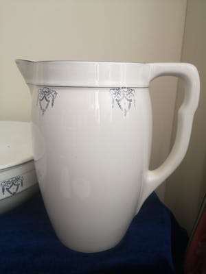 Keramiekfabriek Nimy - Fraai 4 delig Lampetstel, Manifacture Imperiale Royale kopen? Bied vanaf 15!