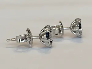 18 karaat Witgouden  Oorbellen met 0.50 ct Diamanten en  Saffieren kopen? Bied vanaf 500!