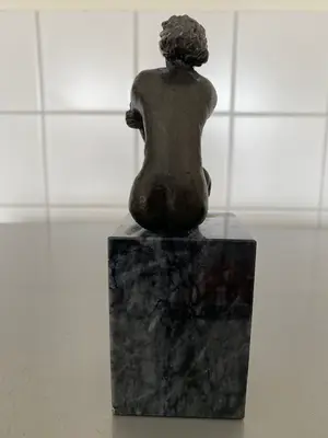 Niet of onleesbaar gesigneerd - peinzende muse kopen? Bied vanaf 1!