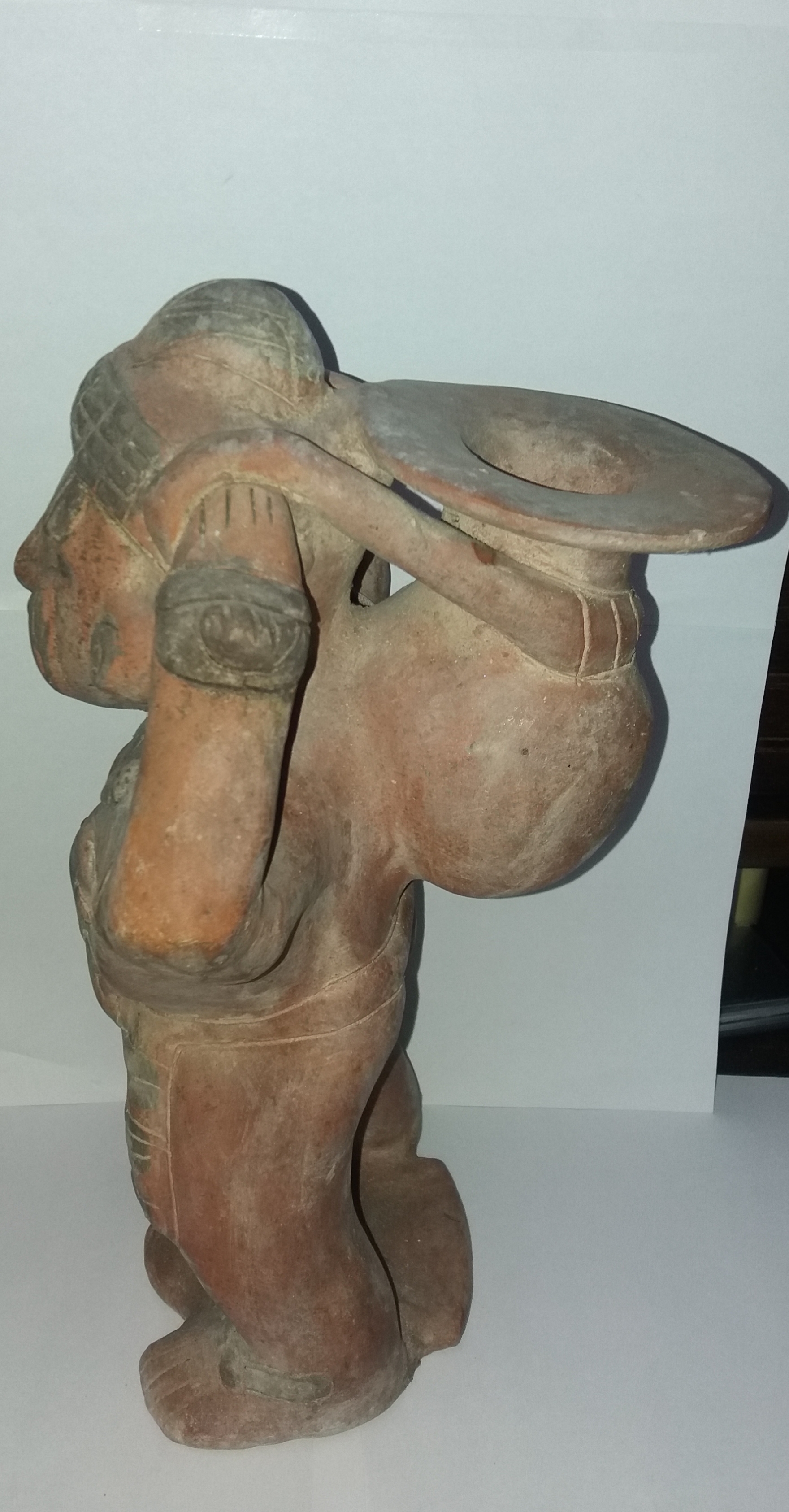 Niet of onleesbaar gesigneerd - vintage Mexicaans terracotta beeld van een water wijn Drager . kopen? Bied vanaf 1!