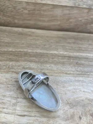 Zilveren ring met parelmoer en zirkonia. kopen? Bied vanaf 25!