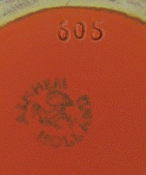 Arnhemsche Fayencefabriek - Twee oranje zwarte art deco vazen - Klaas Vet kopen? Bied vanaf 10!