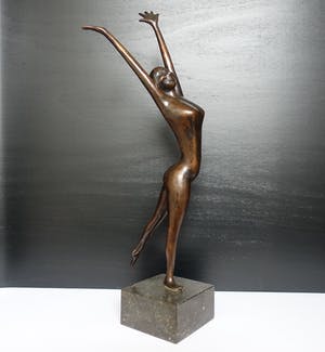 Brons (Onbekend) - "Happy woman". kopen? Bied vanaf 45!
