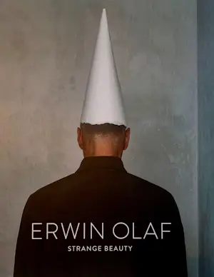 Erwin Olaf - Gesigneerd boek: Strange beauty kopen? Bied vanaf 250!