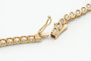 32 - 18 karaats rosegouden armband met ca 0.65 crt briljant geslepen diamant kopen? Bied vanaf 580!