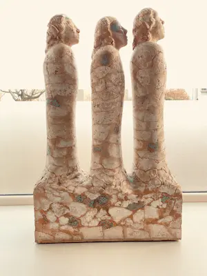 Hubertus Biezemans - drie figuren in rij kopen? Bied vanaf 495!