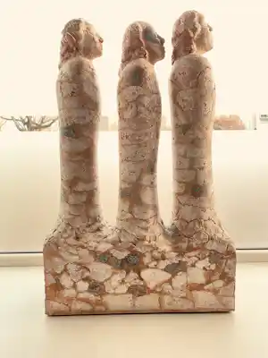 Hubertus Biezemans - drie figuren in rij verkocht voor € 430!