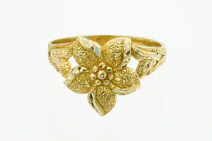 62- Mooi bewerkte 18 Krt gouden dames ring met Bloem - kleine maat! kopen? Bied vanaf 160!