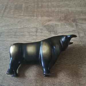 Brons (Onbekend) - abstracte stier, klaar voor de aanval kopen? Bied vanaf 60!