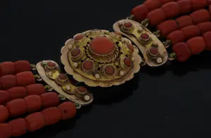 5-strengs antieke bloedkoraal ketting 14k gouden slot filigrain kopen? Bied vanaf 1650!