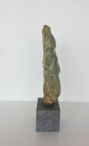 Monica van Dael - Sculptuur van natuursteen, Vrouwentorso kopen? Bied vanaf 150!