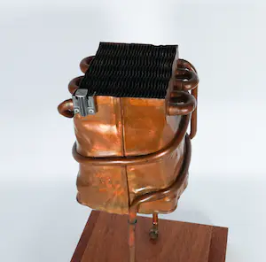 Harry Piller - Sculptuur van koper en hout, Zonder titel kopen? Bied vanaf 100!