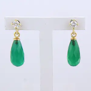 18k geel gouden oorhangers bezet met groene onyx en biljant geslepen diamant kopen? Bied vanaf 210!