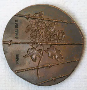 Niet of onleesbaar gesigneerd - Anne Frank , Bronzen penning , Parijs 1965 , Georges Simon kopen? Bied vanaf 1!