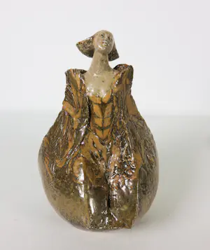Willemijn van der Meer - Set van 6 keramieken sculpturen, Dames in jurk kopen? Bied vanaf 350!