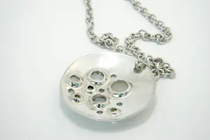 39 - Lang 1e gehlt. zilveren collier en grote "the beauty of heaven" hanger kopen? Bied vanaf 80!