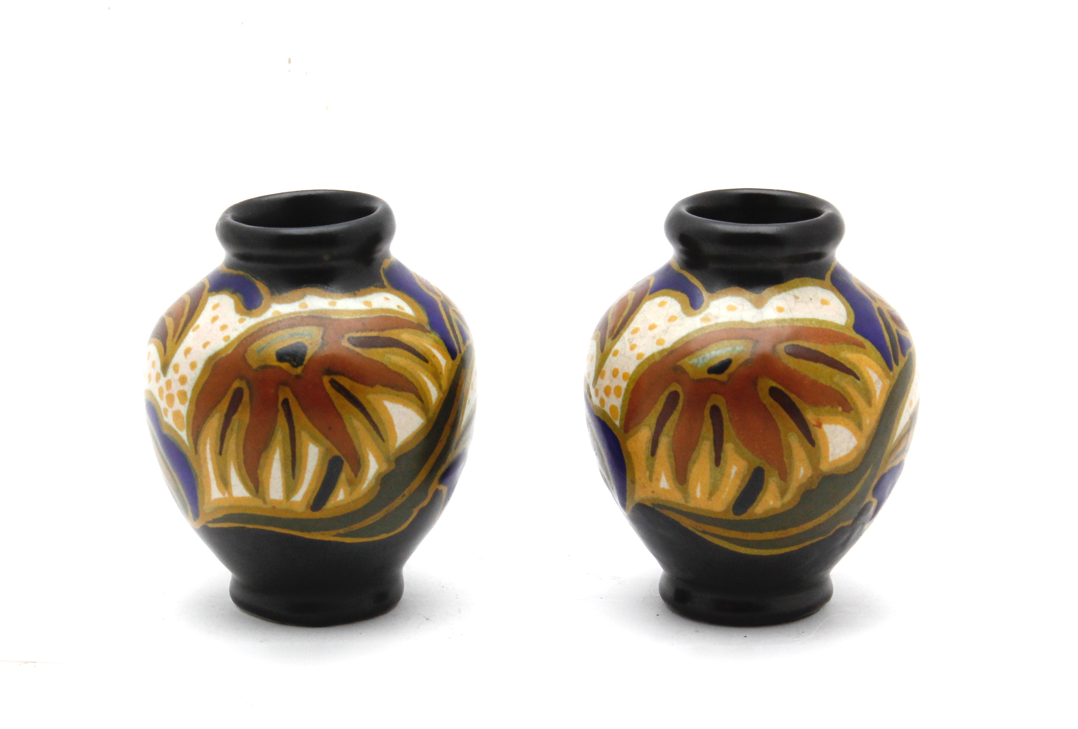 Plateelfabriek Gelria N.V. - Twee platelen vaasjes met decor 'Dila' 1926 - 1932 verkocht voor € 5!