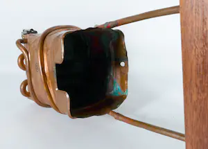Harry Piller - Sculptuur van koper en hout, Zonder titel kopen? Bied vanaf 100!