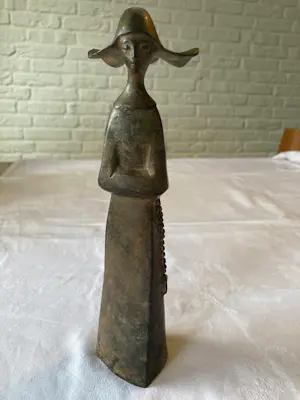 Brons (Onbekend) - Bronzen beeldje van een non, modernistisch abstract kopen? Bied vanaf 50!