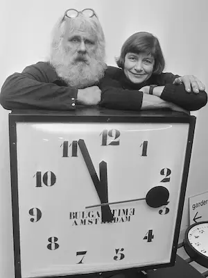 Viktor IV - horloge, bulgar time (loopt achteruit) in cassette met boek kopen? Bied vanaf 300!
