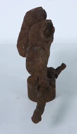 Paul Beckers - Twee sculpturen van hout, ijzer en terracotta, Vogels (ibis en uiltjes) + boek! kopen? Bied vanaf 100!