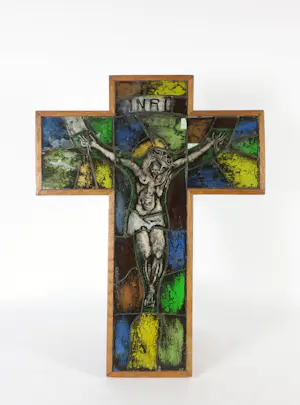 Niet of onleesbaar gesigneerd - Kruis met mozaïek van gekleurd glas kopen? Bied vanaf 1!