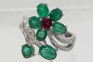 21 - 18 karaats witgouden bloem ring met diamant ca 0.50 crt briljant kopen? Bied vanaf 850!