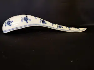 Niet of onleesbaar gesigneerd - CHINA; Blue & White Spoon, gemerkt verticaal zes karakter Kaishu kopen? Bied vanaf 1!
