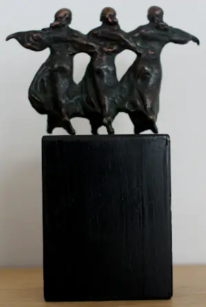 Eric Claus - Bronzen sculptuur op sokkel: 3 heksen kopen? Bied vanaf 199!