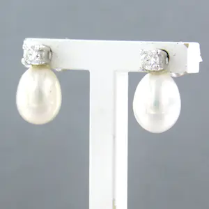18k wit gouden oorknoppen met parel en briljant geslepen diamant kopen? Bied vanaf 280!