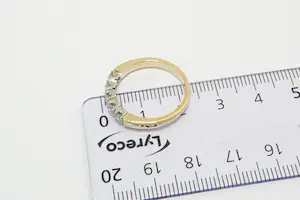 101 - ZGAN 18Kt geel goud & diamanten ring met 5 briljanten ca. 0.35ct diamant kopen? Bied vanaf 320!