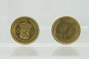 47- TWEE  900/1000 (90%) gouden "vijfjes" - Koningin Wilhelmina - 1912 kopen? Bied vanaf 440!